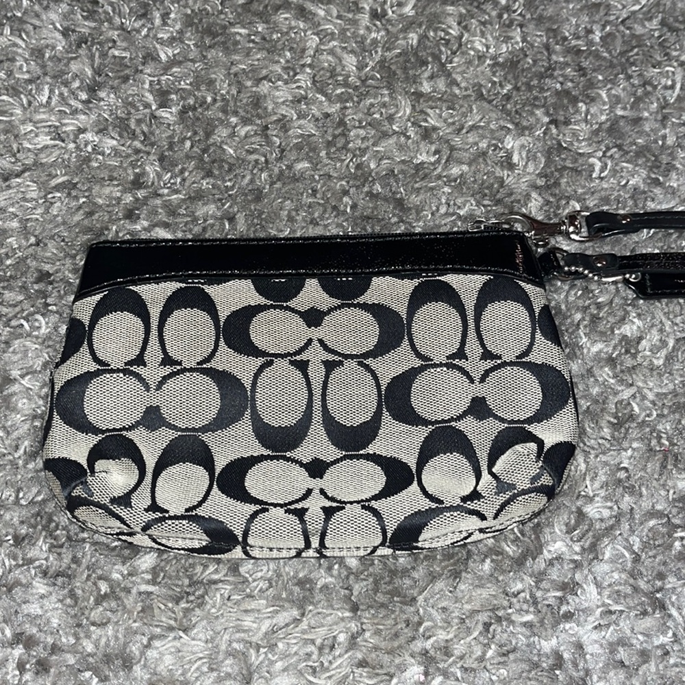 Coach - Picture 3 of 4